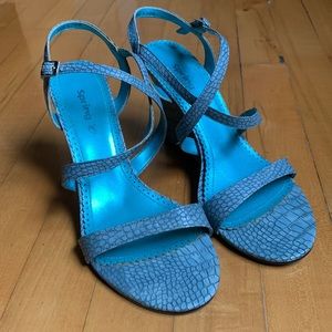 3/25$ Spring compensated sandals